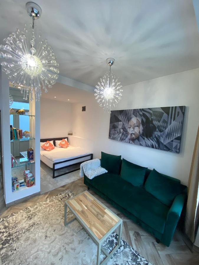 Garden Apartament Petrila Εξωτερικό φωτογραφία